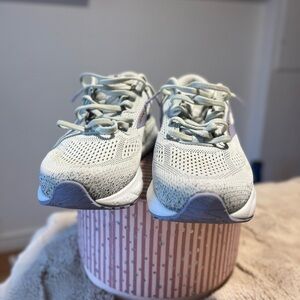 Brooks Ariel 24 Grey, White & Purple Sneakers size 8